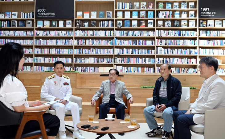 [白壽 김희수와 건양의 사람들] 제자·환자·만학도 마주한 김희수 "여러분이 저의 가장 아름다운 발자국"