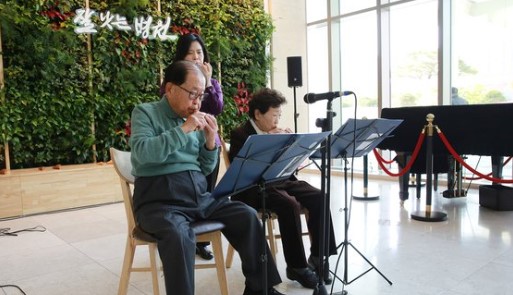 &quot;100살도 안됐으니 젊죠... 속상한 일 빨리 잊어요&quot;