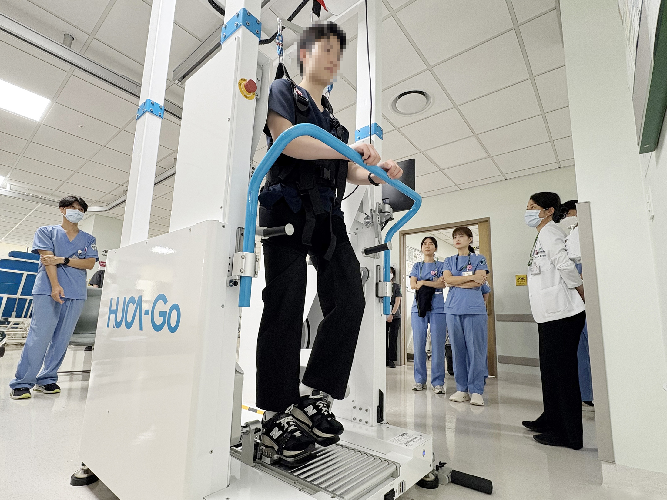 맞춤형 보행 재활 로봇 장비 &apos;휴카-고&apos; 도입